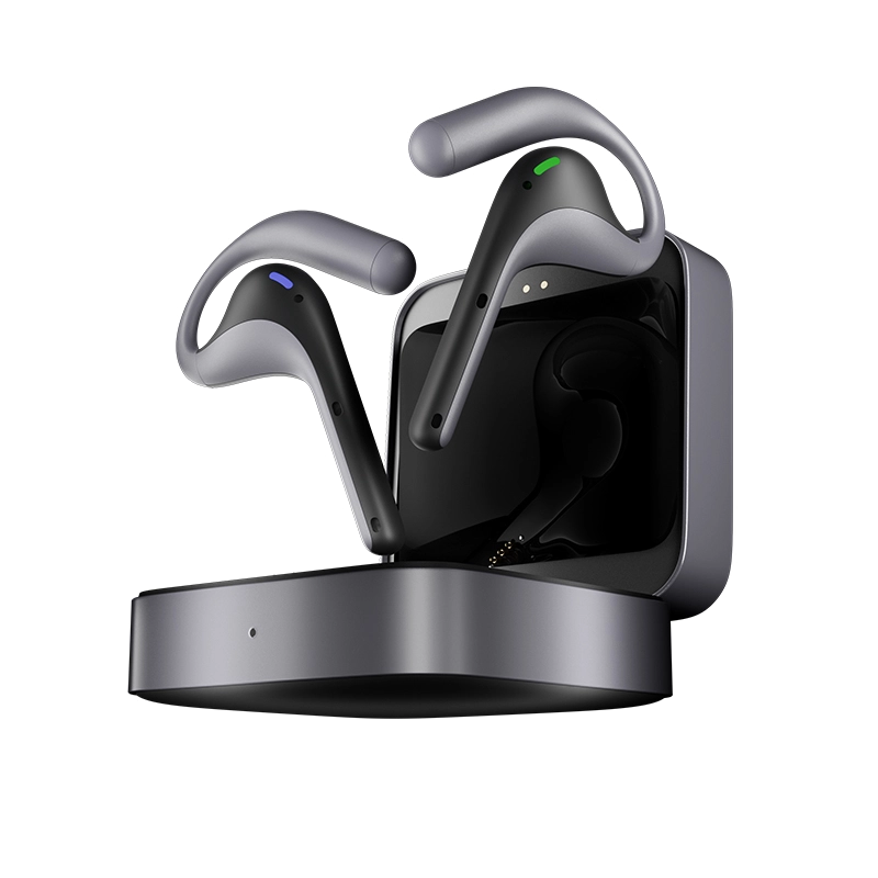 Timekettle W4 Pro 翻譯耳機官方產品圖，兩隻耳掛式耳機以不同顏色指示燈區分雙人對講模式與充電盒