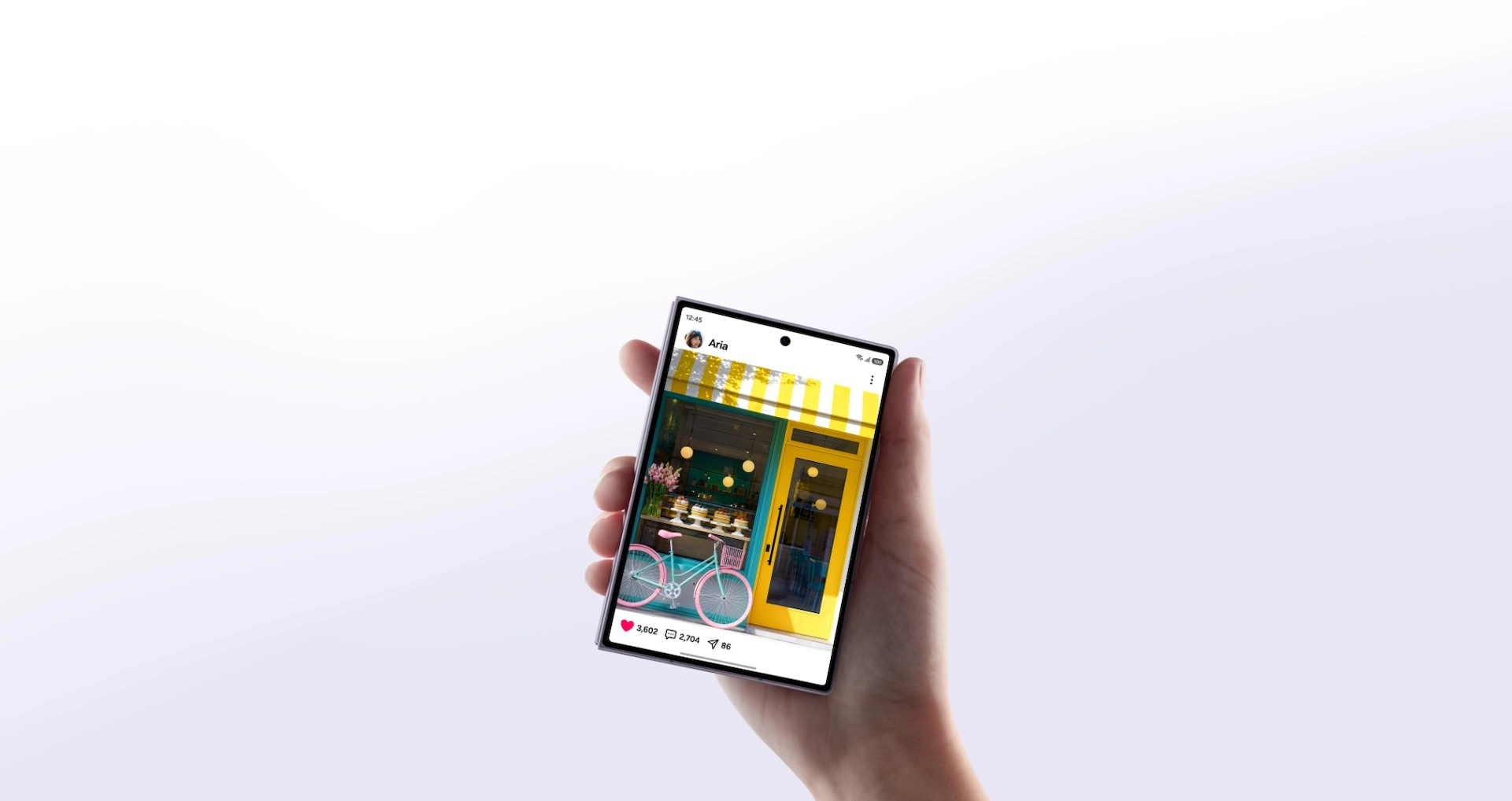 Galaxy Z Fold8 官方產品圖：單手握持摺疊狀態，10:16 封面螢幕明顯比一般手機短而寬
