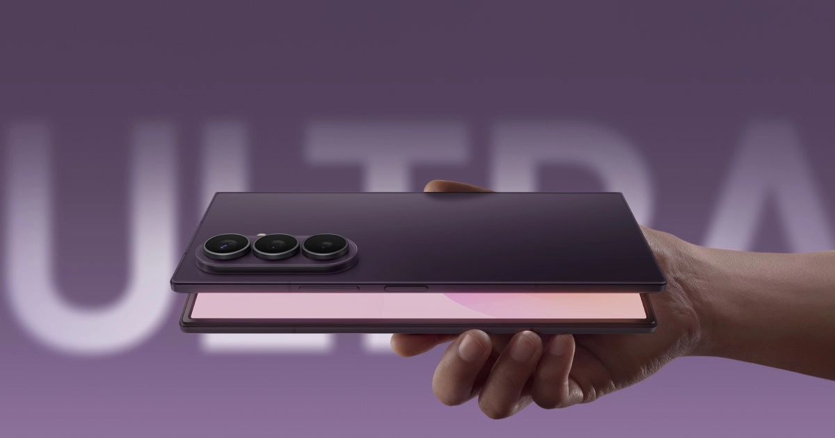 Galaxy Z Fold8 Ultra 官方產品圖：機背三顆鏡頭，含 200MP 主鏡與三倍光學望遠
